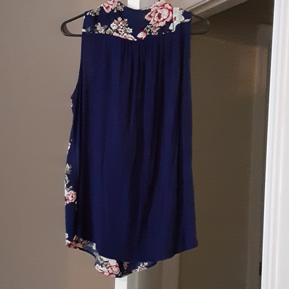 Top - Picture 2 of 2